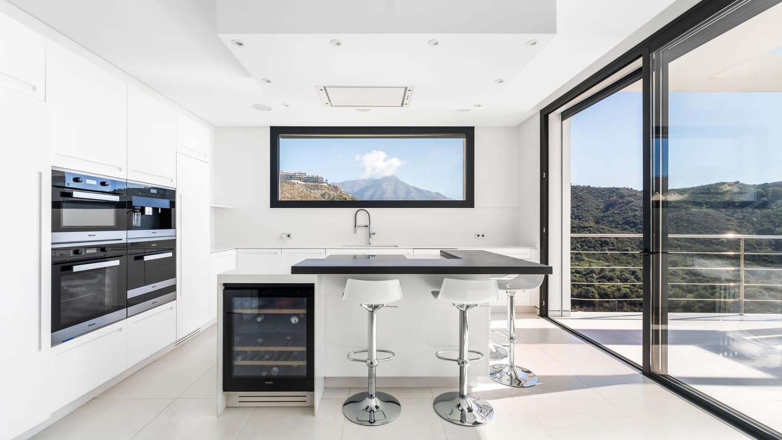 4 sypialnia Willa na sprzedaż w Marbella z basenem garażem - 2 998 000 € (Ref: 10066691)