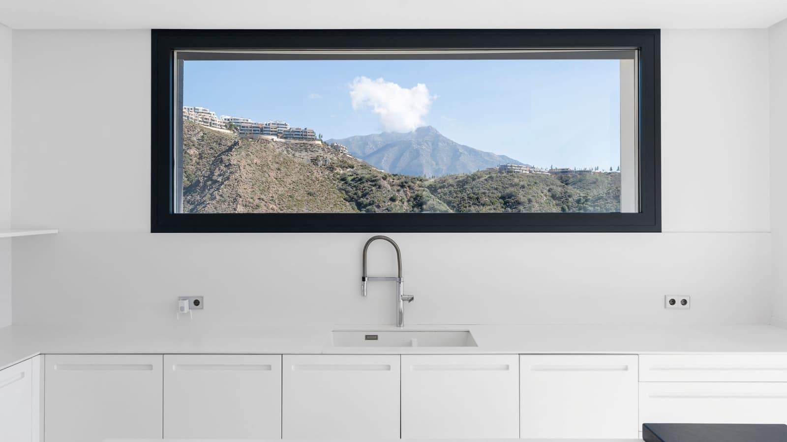 4 sypialnia Willa na sprzedaż w Marbella z basenem garażem - 2 998 000 € (Ref: 10066691)