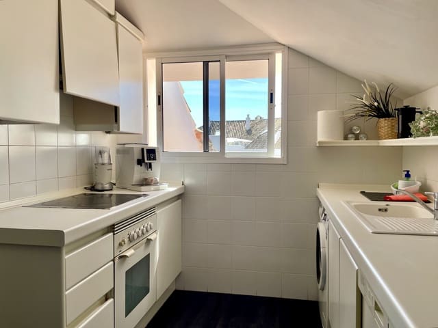 2 bedroom Penthouse for sale in Golden Mile, Marbella with pool garage - € 650,000 (Ref: 10066692)