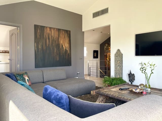 2 bedroom Penthouse for sale in Golden Mile, Marbella with pool garage - € 650,000 (Ref: 10066692)
