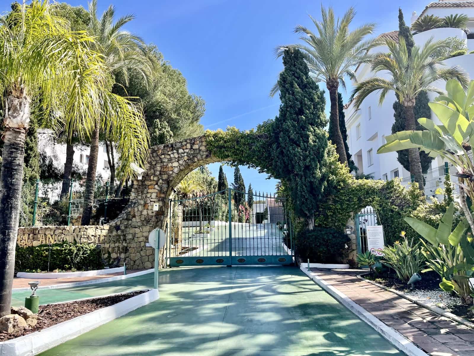 2 sovrum Takvåning till salu i Golden Mile med pool garage - 650 000 € (Ref: 10066692)