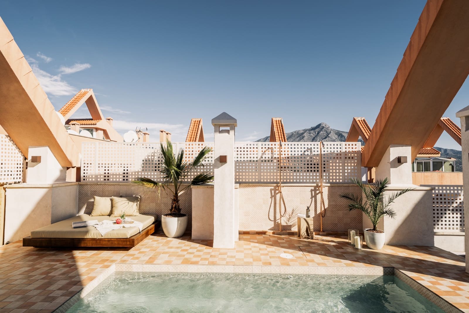 3 bedroom Penthouse for sale in Marbella with pool garage - € 2,695,000 (Ref: 10066697)