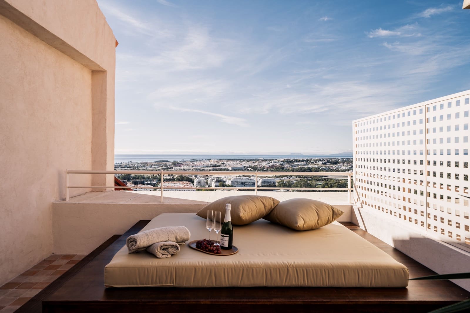 3 bedroom Penthouse for sale in Marbella with pool garage - € 2,695,000 (Ref: 10066697)