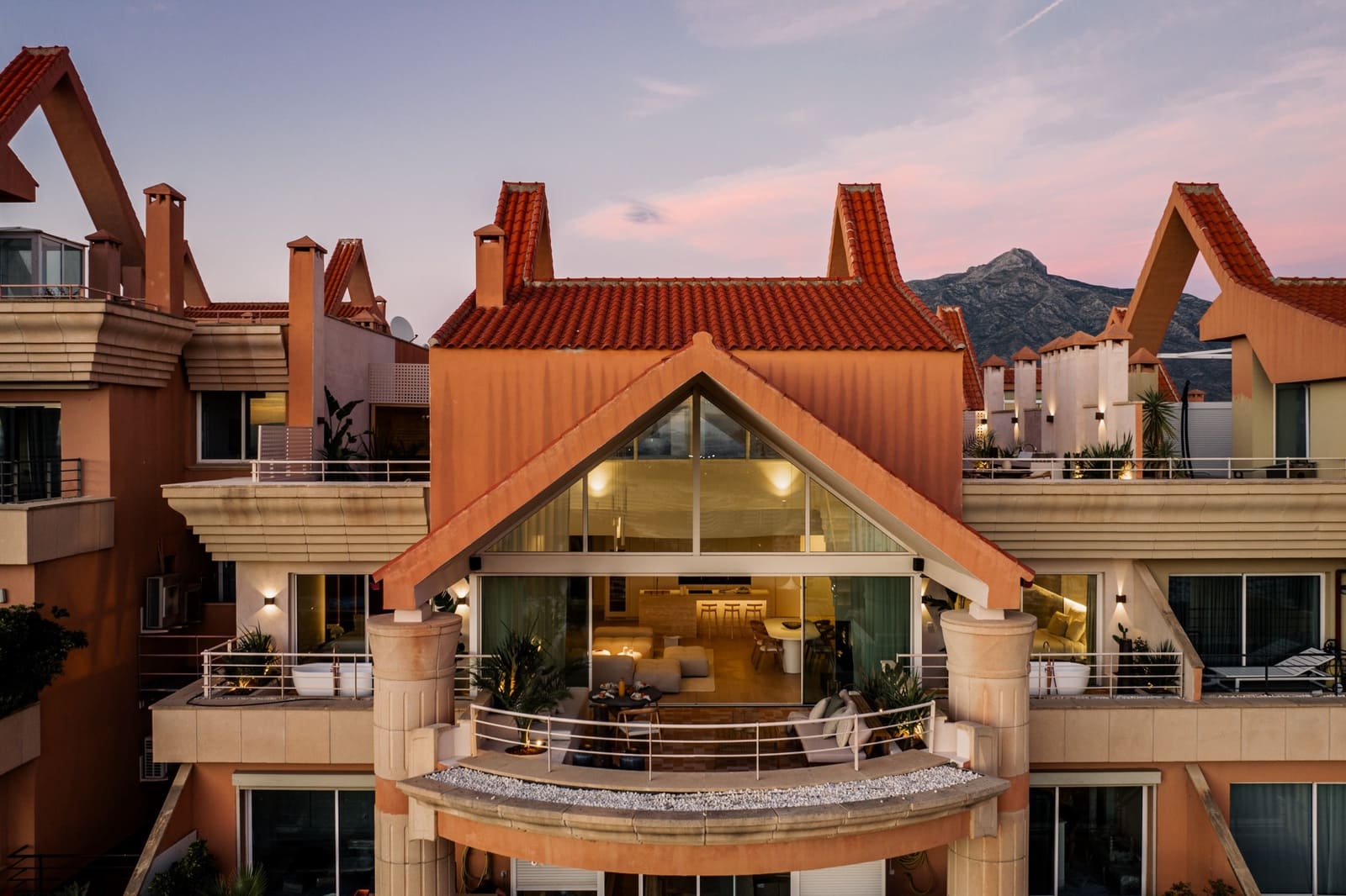 3 bedroom Penthouse for sale in Marbella with pool garage - € 2,695,000 (Ref: 10066697)