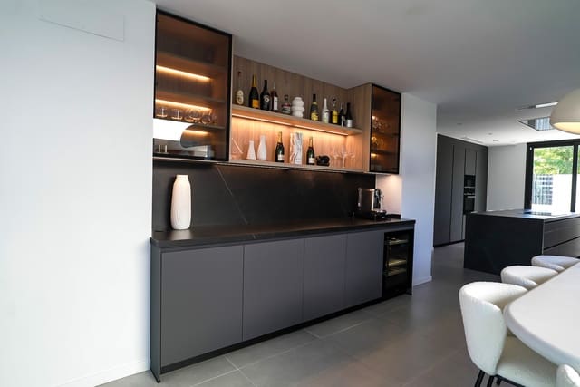 5 sypialnia Willa na sprzedaż w Estepona z basenem garażem - 1 850 000 € (Ref: 10066698)