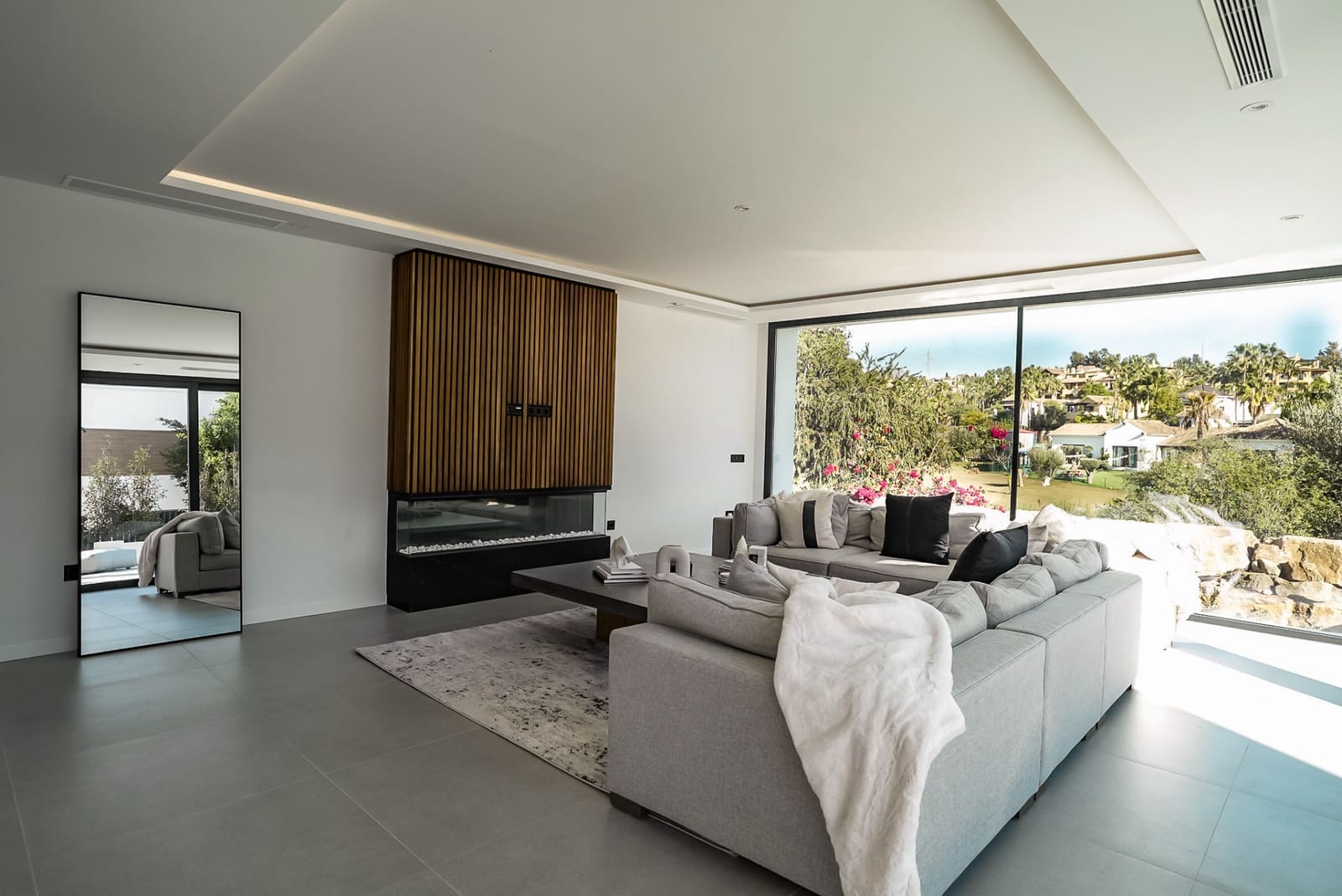 5 sypialnia Willa na sprzedaż w Estepona z basenem garażem - 1 850 000 € (Ref: 10066698)