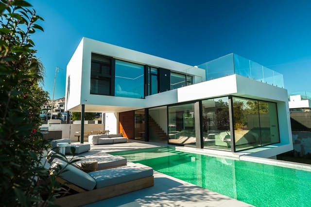 5 sypialnia Willa na sprzedaż w Estepona z basenem garażem - 1 850 000 € (Ref: 10066698)