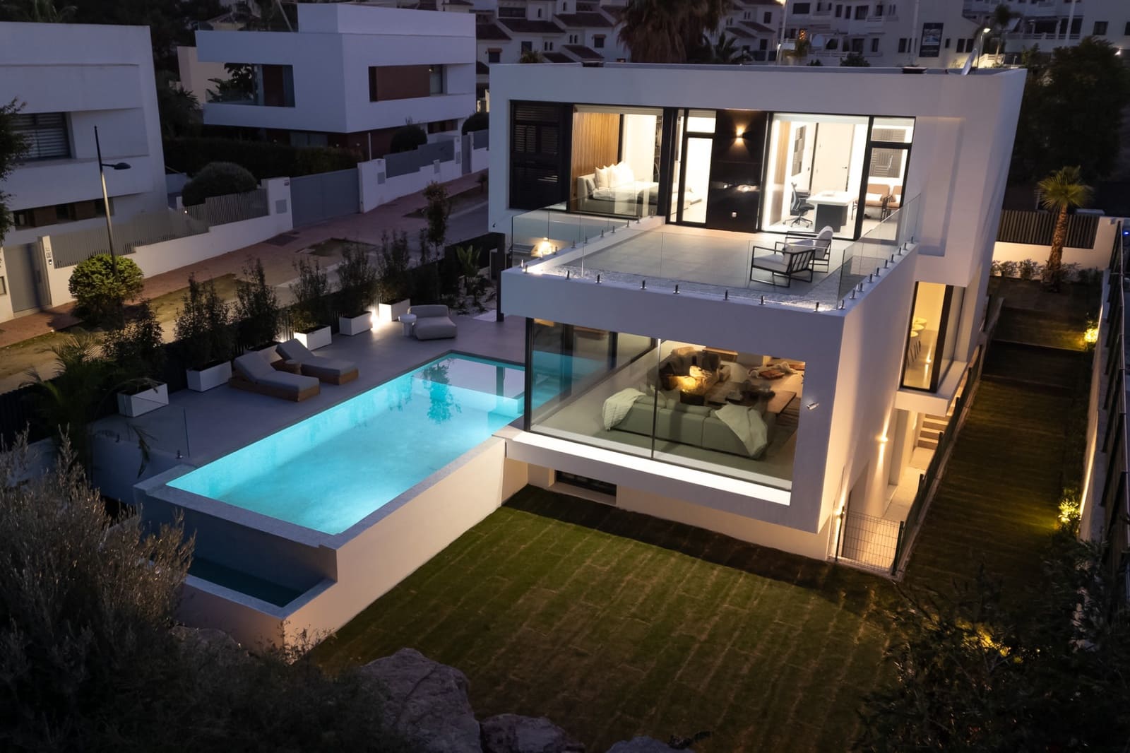 5 sypialnia Willa na sprzedaż w Estepona z basenem garażem - 1 850 000 € (Ref: 10066698)
