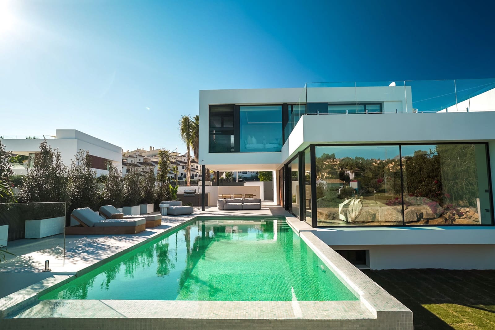 5 sypialnia Willa na sprzedaż w Estepona z basenem garażem - 1 850 000 € (Ref: 10066698)