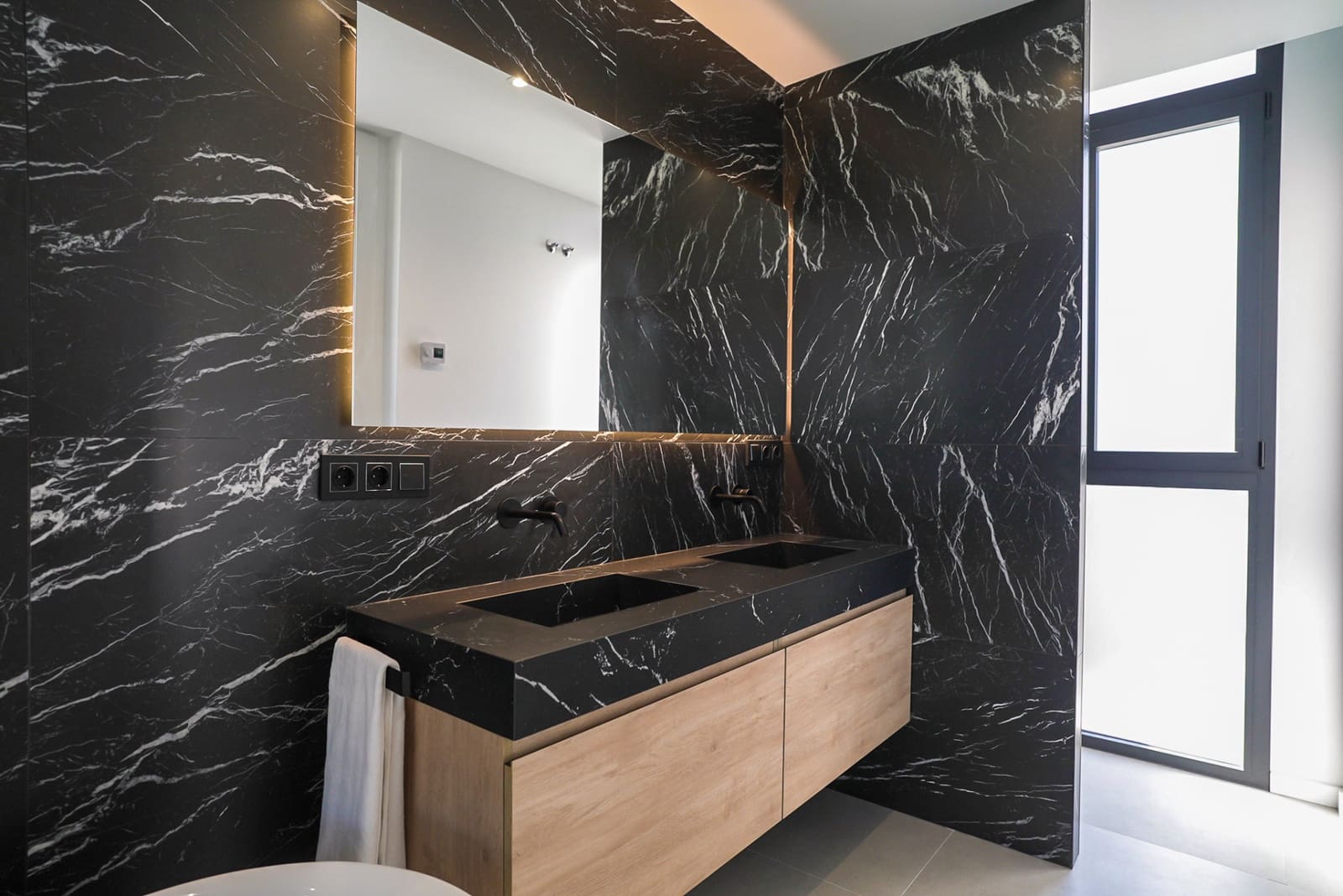 5 sypialnia Willa na sprzedaż w Estepona z basenem garażem - 1 850 000 € (Ref: 10066698)