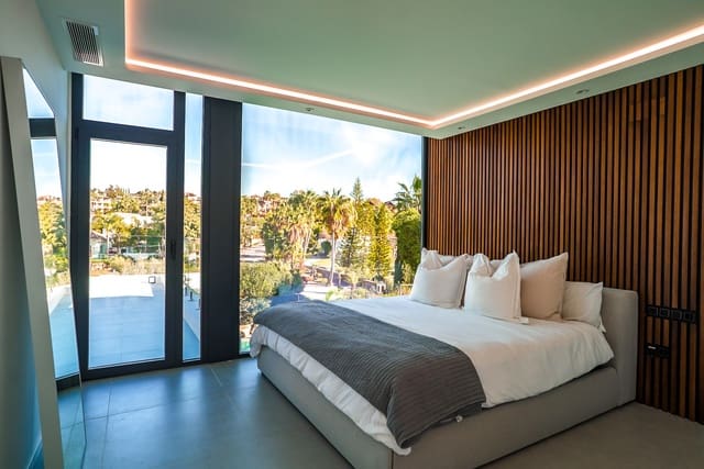 5 sypialnia Willa na sprzedaż w Estepona z basenem garażem - 1 850 000 € (Ref: 10066698)