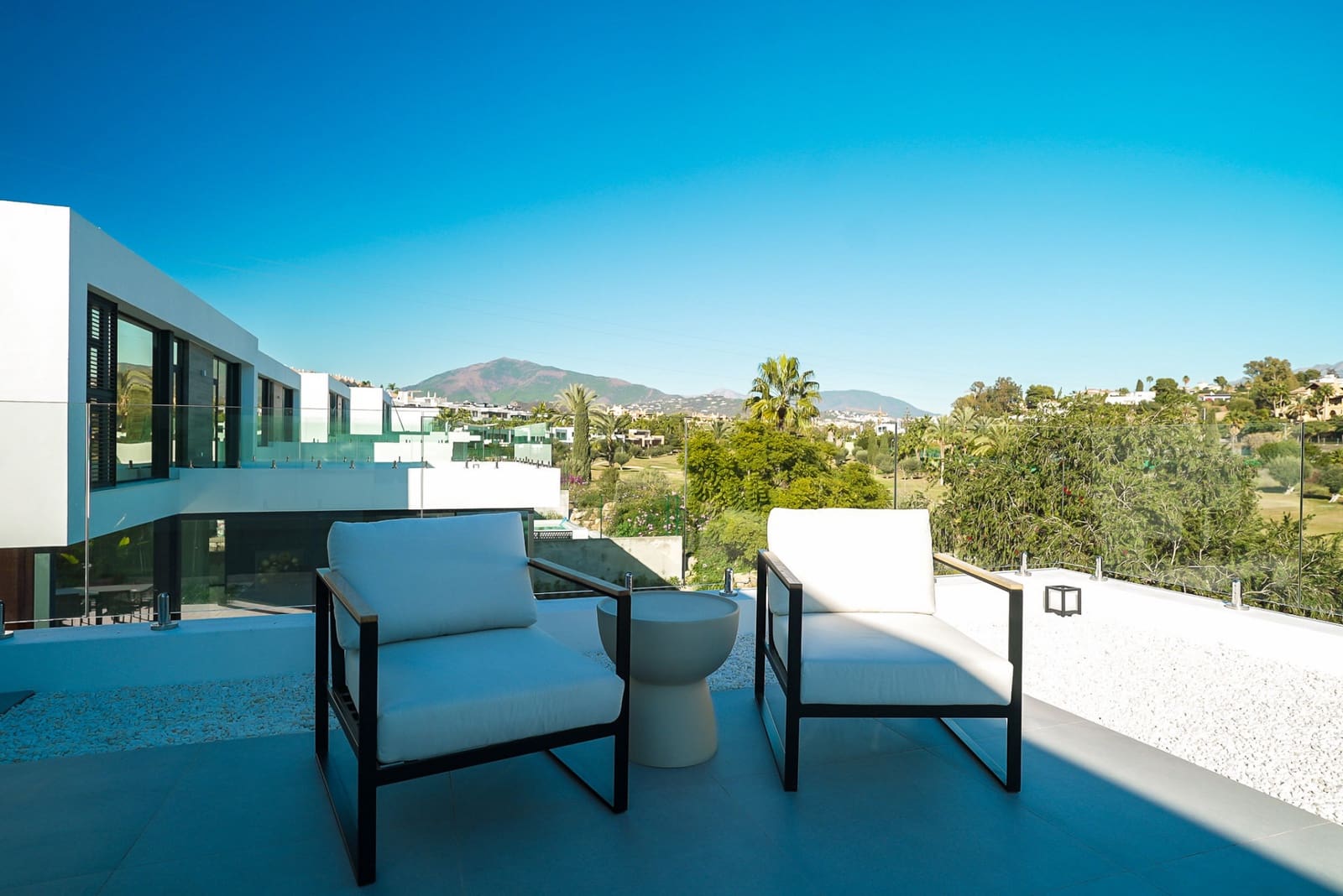 5 sypialnia Willa na sprzedaż w Estepona z basenem garażem - 1 850 000 € (Ref: 10066698)