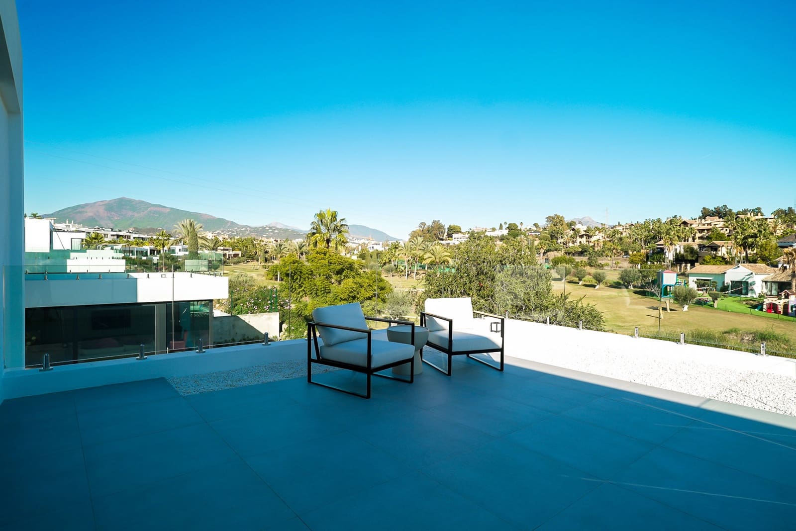 5 sypialnia Willa na sprzedaż w Estepona z basenem garażem - 1 850 000 € (Ref: 10066698)
