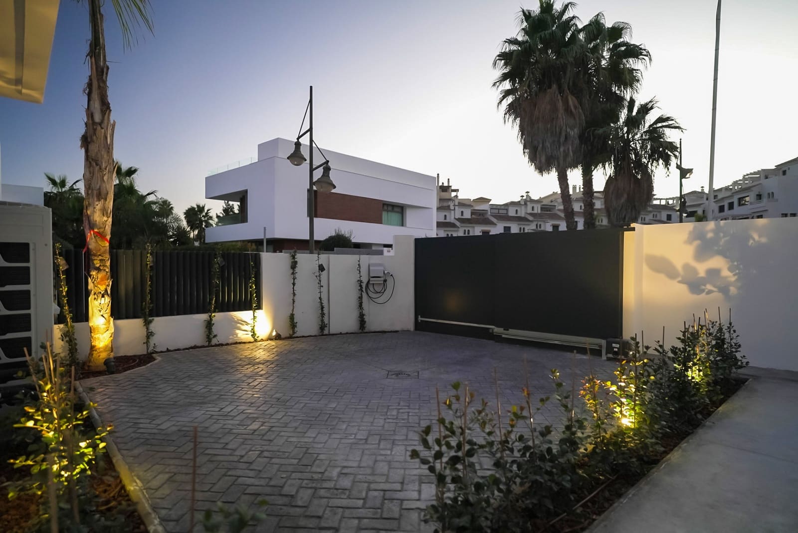 5 sypialnia Willa na sprzedaż w Estepona z basenem garażem - 1 850 000 € (Ref: 10066698)