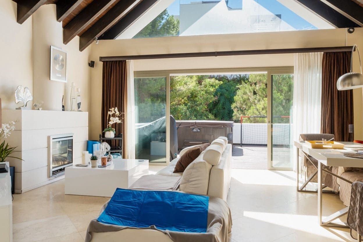3 bedroom Penthouse for sale in Benahavis with pool garage - € 1,100,000 (Ref: 10066699)