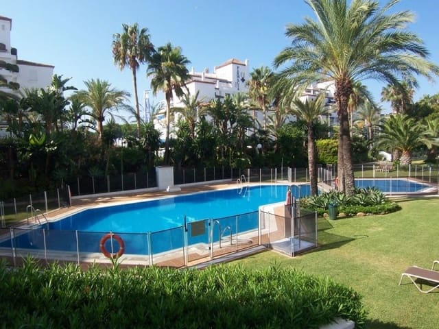 3 soveværelse Lejlighed til salg i Puerto Banus, Marbella med swimmingpool garage - € 1.375.000 (Ref: 9017531)