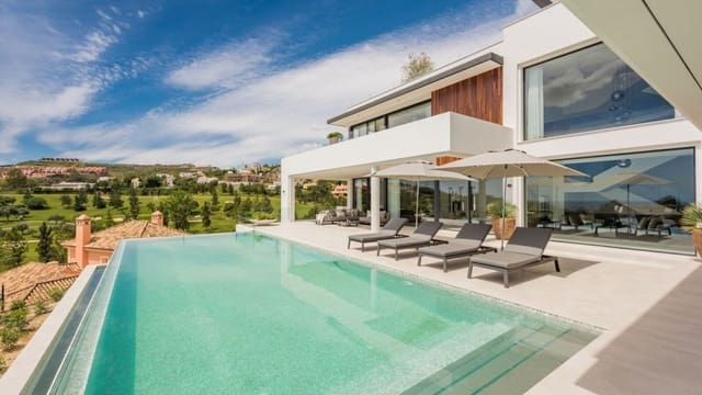 5 bedroom Villa for sale in Benahavís with pool garage - € 3,750,000 (Ref: 9017757)