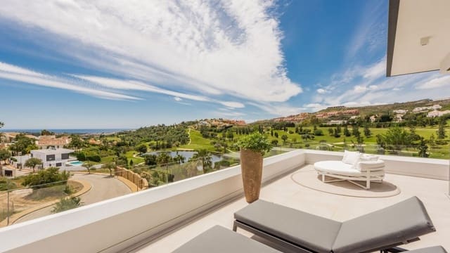 5 bedroom Villa for sale in Benahavís with pool garage - € 3,750,000 (Ref: 9017757)