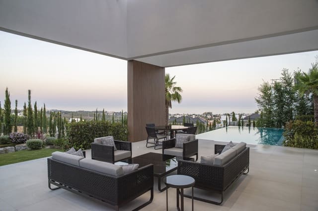 5 bedroom Villa for sale in Marbella with pool garage - € 3,200,000 (Ref: 9017932)