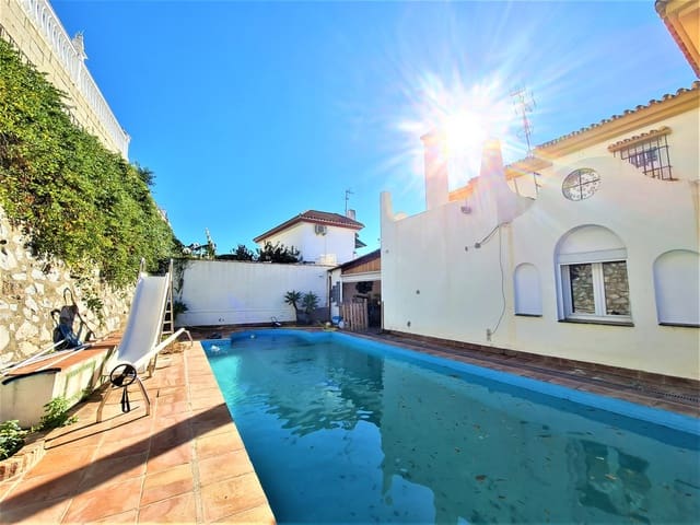 4 slaapkamer Villa te koop in Nueva Andalucia, Marbella met zwembad - € 1.279.000 (Ref: 9017989)