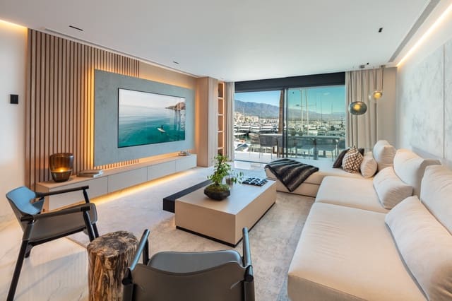 3 soveværelse Lejlighed til salg i Puerto Banus, Marbella - € 2.950.000 (Ref: 9018054)