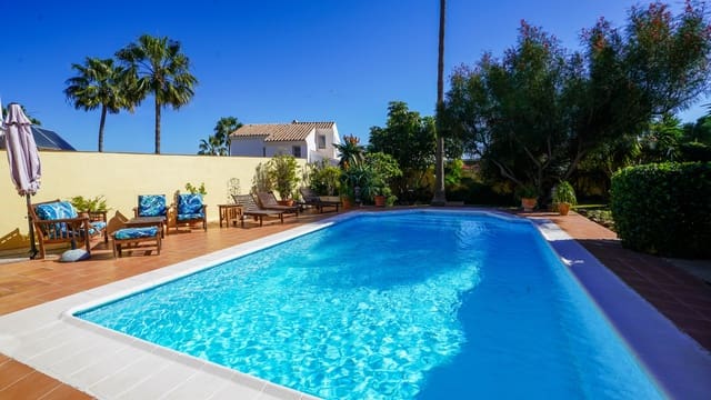 3 Zimmer Villa zu verkaufen in Marbella mit Pool - 699.000 € (Ref: 9028166)
