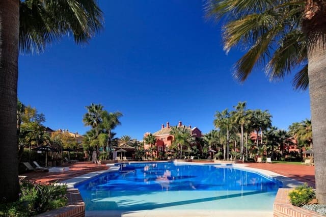 2 soveværelse Penthouse til salg i Puerto Banus, Marbella med swimmingpool garage - € 549.500 (Ref: 9138927)