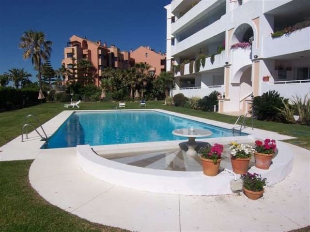 3 soveværelse Lejlighed til salg i Puerto Banus, Marbella med swimmingpool garage - € 879.500 (Ref: 9139077)