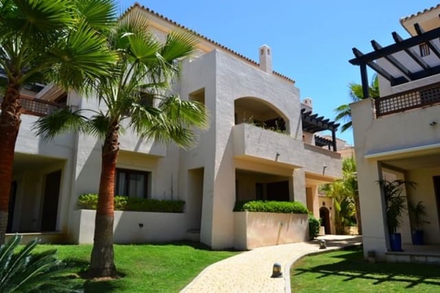 3 soveværelse Lejlighed til salg i Puerto Banus, Marbella med swimmingpool garage - € 525.000 (Ref: 9139182)
