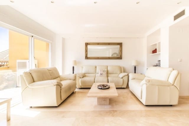 3 soveværelse Penthouse til salg i San Pedro de Alcantara, Marbella med swimmingpool garage - € 349.000 (Ref: 9139261)
