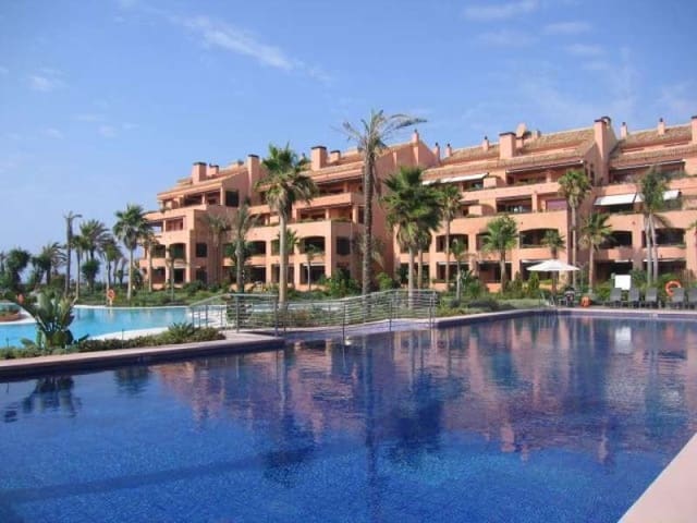 3 soveværelse Lejlighed til salg i Puerto Banus, Marbella med swimmingpool - € 1.595.000 (Ref: 9139297)