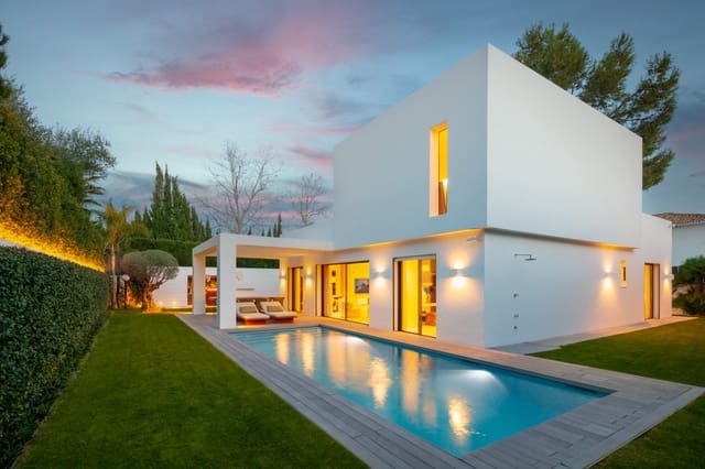 4 makuuhuone Huvila myytävänä paikassa Guadalmina Alta, Marbella mukana uima-altaan 
autotalli - 1 800 000 € (Ref: 9139590)