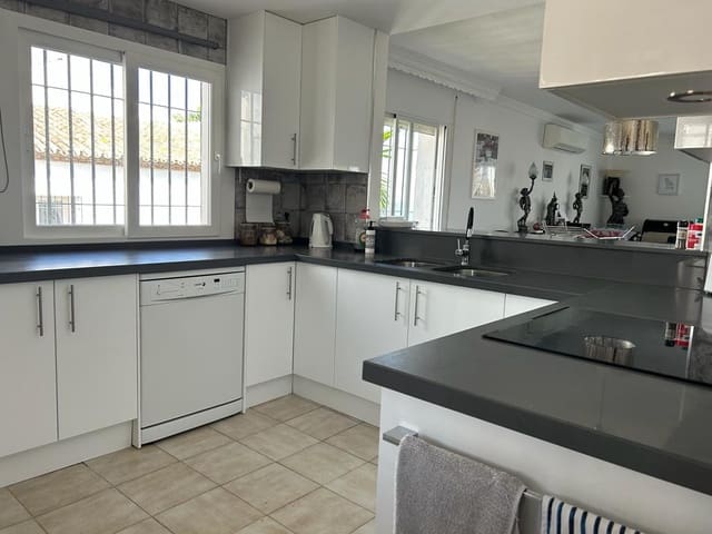 3 Zimmer Villa zu verkaufen in Manilva mit Pool Garage - 510.000 € (Ref: 9139757)