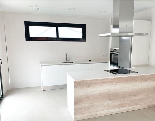 4 Zimmer Villa zu verkaufen in Manilva mit Pool Garage - 645.000 € (Ref: 9140031)