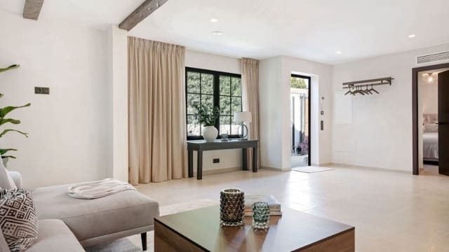 4 Zimmer Villa zu verkaufen in Marbella mit Pool - 1.650.000 € (Ref: 9140334)