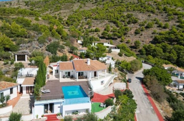 6 Zimmer Villa zu verkaufen in Marbella mit Pool Garage - 1.500.000 € (Ref: 9140492)