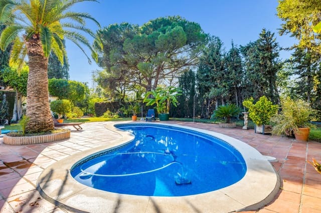 5 Zimmer Villa zu verkaufen in Estepona mit Pool Garage - 1.175.000 € (Ref: 9140559)