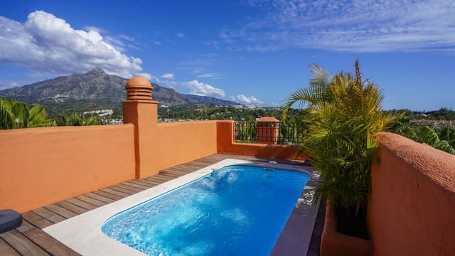 3 soveværelse Penthouse til salg i Puerto Banus, Marbella med swimmingpool garage - € 1.700.000 (Ref: 9140564)