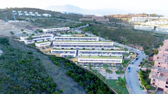 3 slaapkamer Villa te koop in Marbella met zwembad garage - € 299.000 (Ref: 9140628)