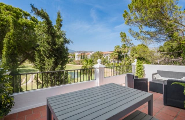 4 Zimmer Villa zu verkaufen in Marbella mit Garage - 995.000 € (Ref: 9140674)