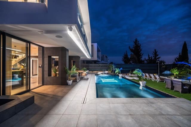 4 Zimmer Villa zu verkaufen in Estepona mit Pool Garage - 1.500.000 € (Ref: 9140773)