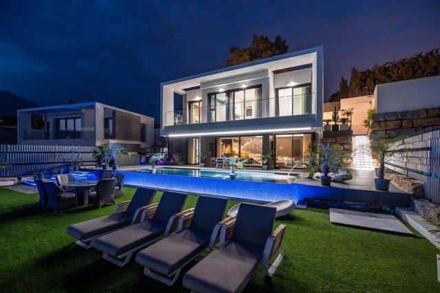 4 Zimmer Villa zu verkaufen in Estepona mit Pool Garage - 1.500.000 € (Ref: 9140773)