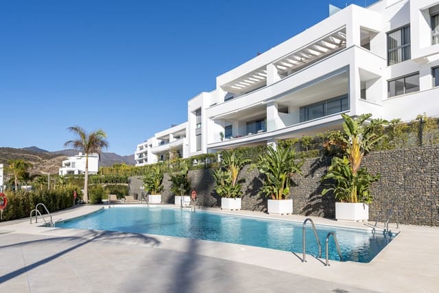 4 makuuhuone Huoneisto myytävänä paikassa Bahía de Marbella, Marbella mukana uima-altaan 
autotalli - 1 595 000 € (Ref: 9140787)