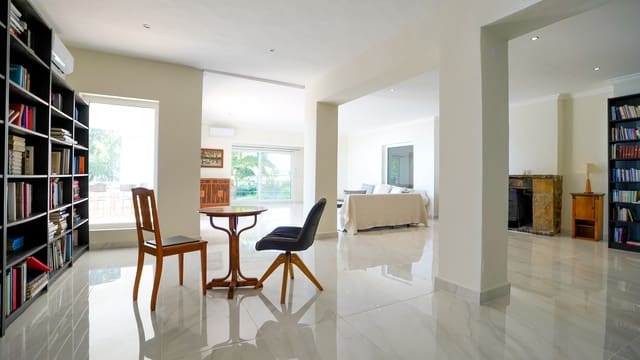 4 Zimmer Villa zu verkaufen in Manilva mit Pool Garage - 990.000 € (Ref: 9140792)