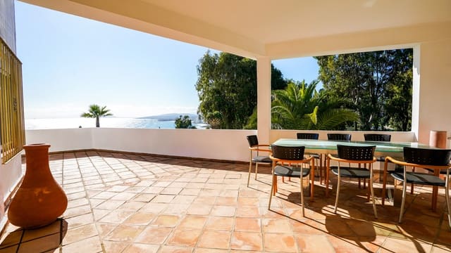 4 Zimmer Villa zu verkaufen in Manilva mit Pool Garage - 990.000 € (Ref: 9140792)