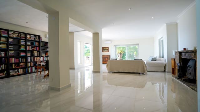 4 Zimmer Villa zu verkaufen in Manilva mit Pool Garage - 990.000 € (Ref: 9140792)