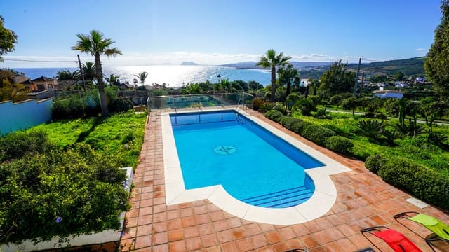 4 soverom Villa til salgs i Manilva med svømmebasseng garasje - € 1 190 000 (Ref: 9140792)