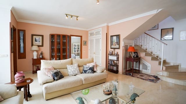 4 bedroom Villa for sale in Nueva Andalucia, Marbella with garage - € 750,000 (Ref: 9140814)
