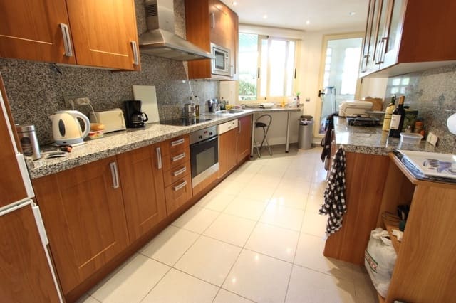 3 bedroom Apartment for sale in Marbella with pool - € 450,000 (Ref: 9224196)