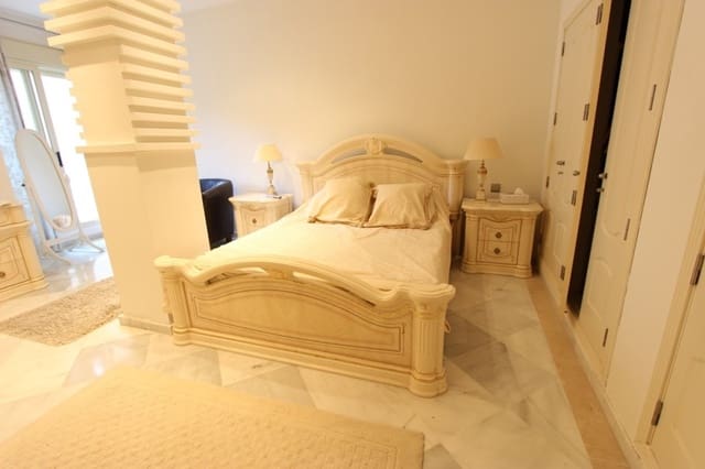 3 bedroom Apartment for sale in Marbella with pool - € 450,000 (Ref: 9224196)